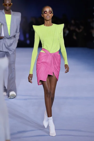 Look 18